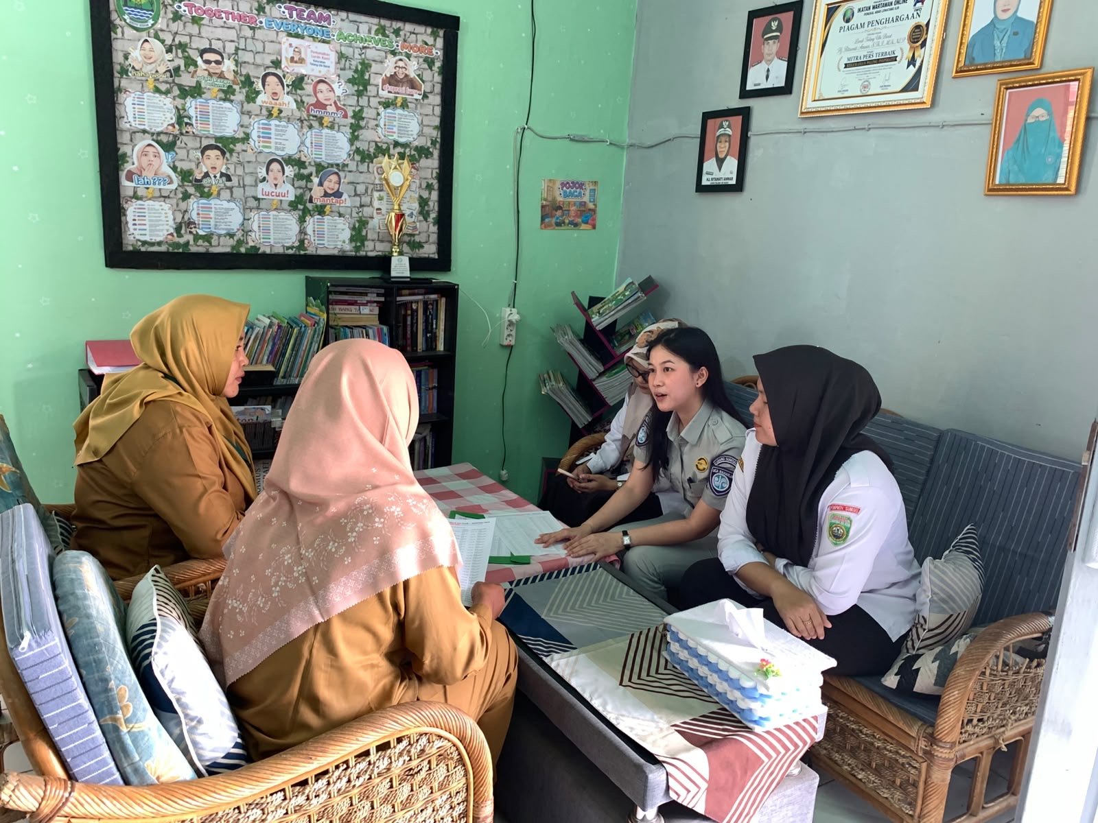 Jasa Raharja Lahat Rekonsiliasikan Data Gaspoll Pada Kelurahan Talang Ubi Barat Pali