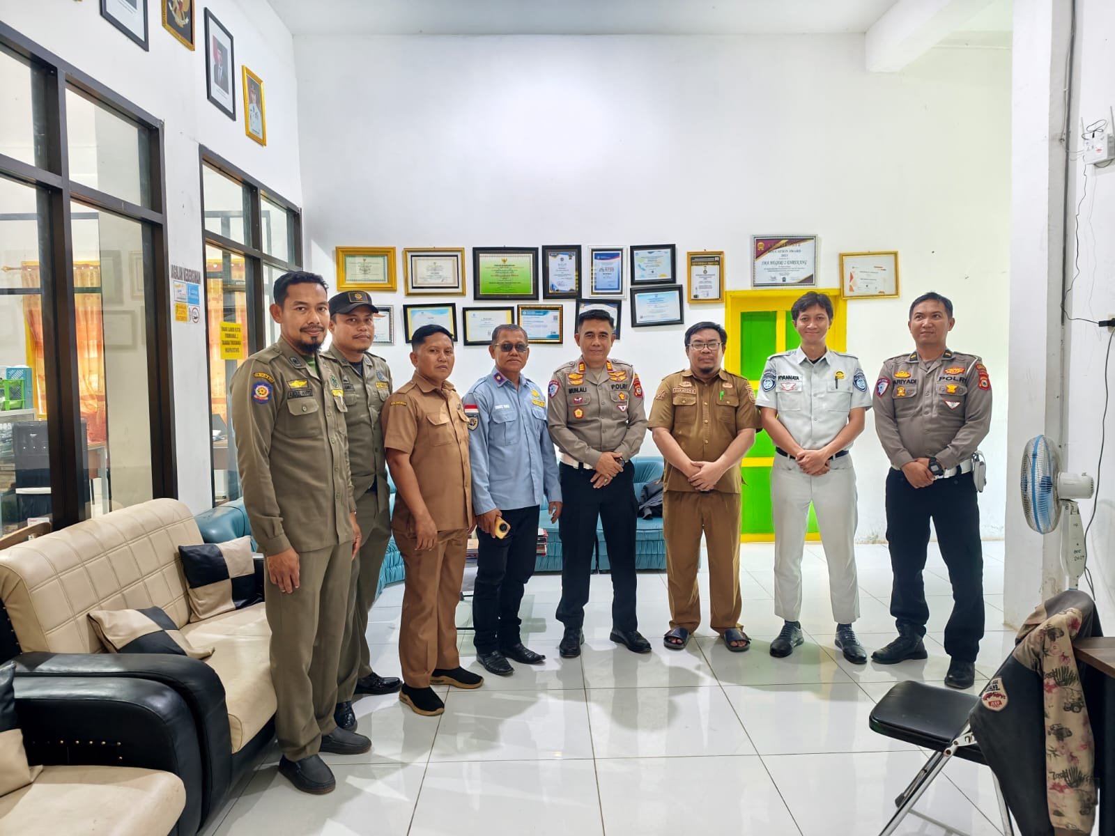Mulai Dari Tertib Parkir, PT Jasa Raharja (Persero) Cabang Parepare Bersama Kasatlantas Polres Enrekang dan Stakeholder Terkait Satukan Langkah Wujudkan Budaya Keselamatan di SMAN 2 Enrekang