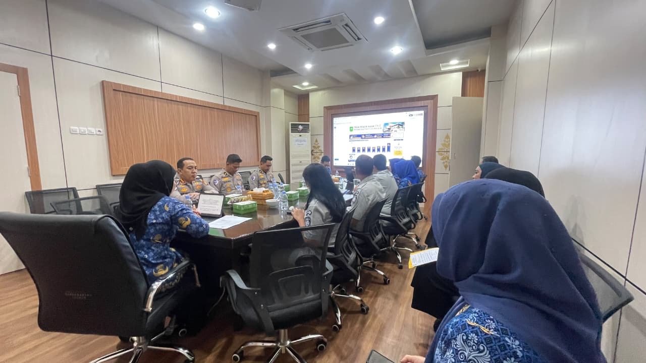 Tim Pembina Samsat Provinsi Riau Rapat Evaluasi Pelaksanaan Pemutihan Pajak Kendaraan Bermotor Tim Pembina Samsat Provinsi Riau Rapat Evaluasi Pelaksanaan Pemutihan Pajak Kendaraan Bermotor