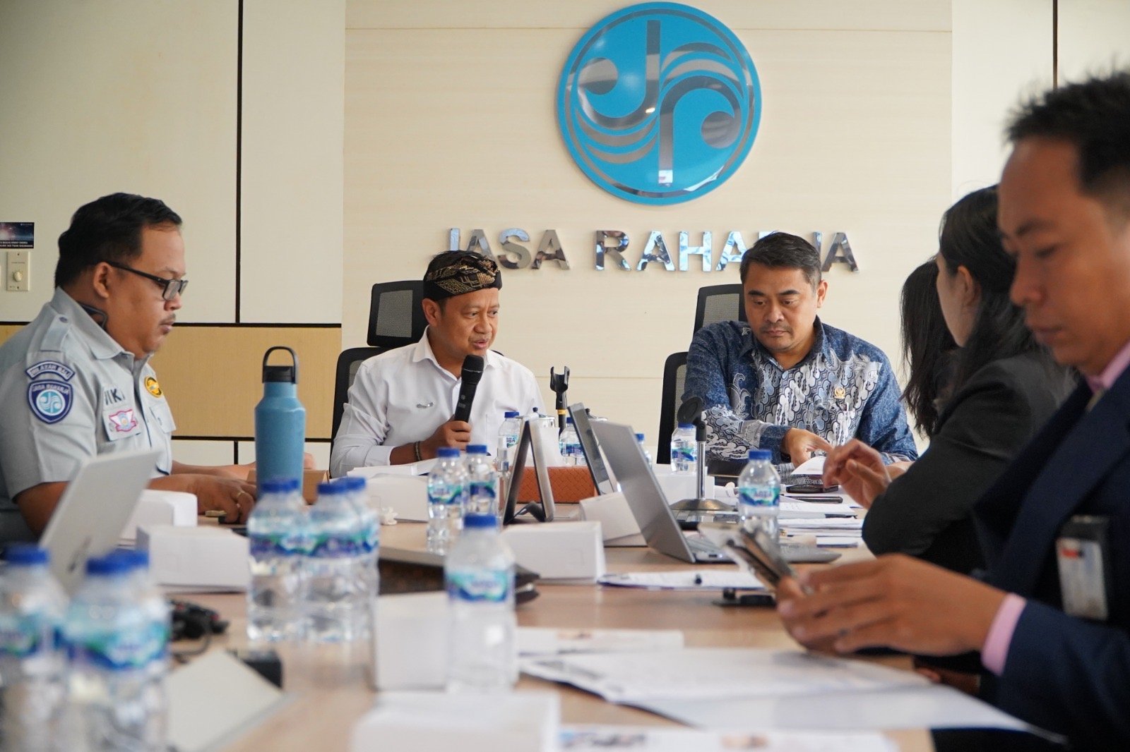 Menilik Peran CSR BUMN, Arya Wedakarna dan Tim Penilai Kunjungi Jasa Raharja Bali