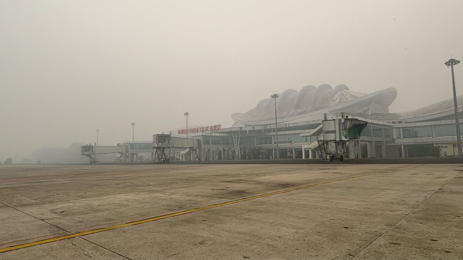 Kemenhub Pantau Dampak Karhutla, Asap Ganggu Operasional 16 Bandara di Papua