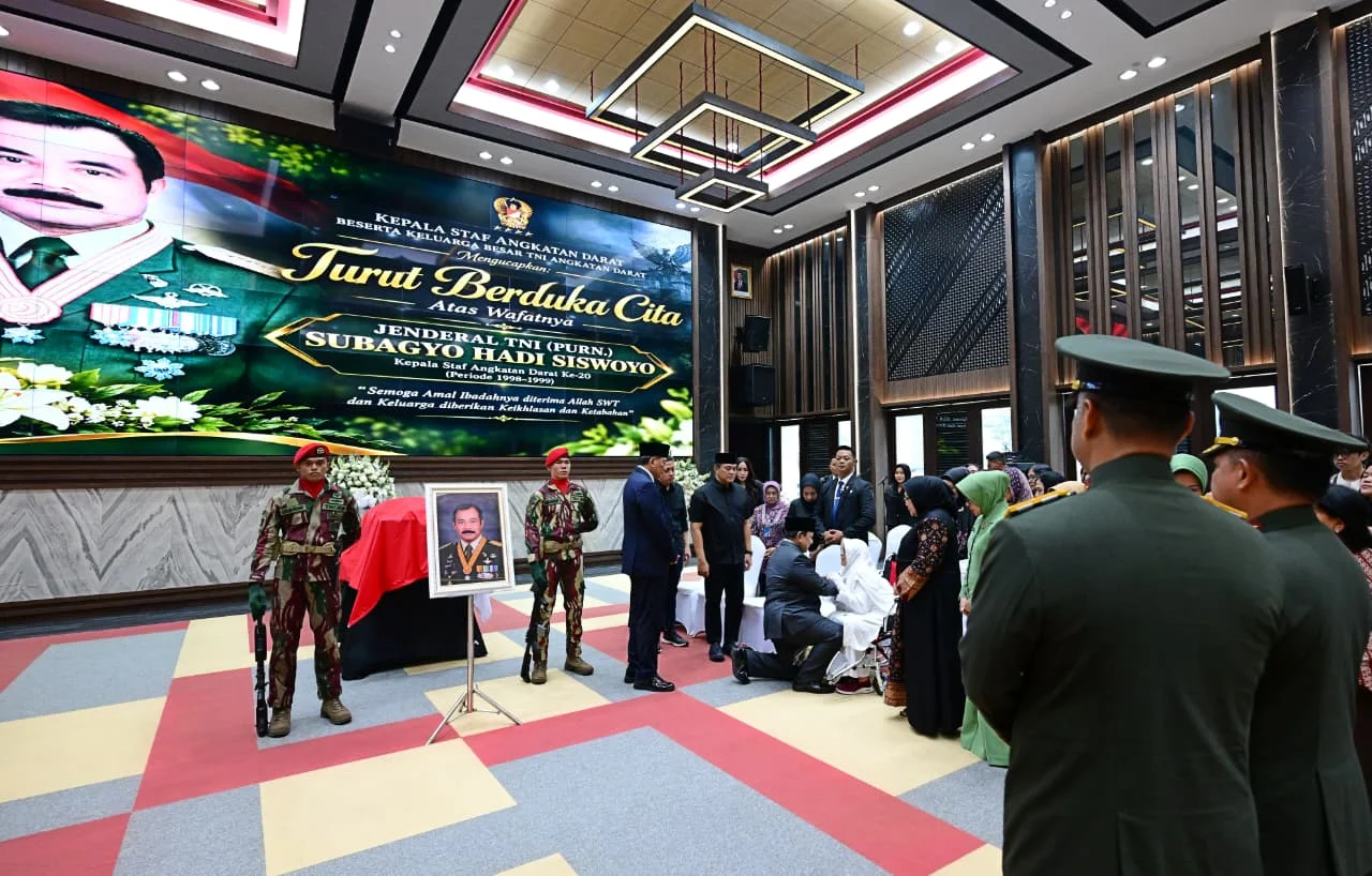Prabowo Beri Penghormatan Terakhir untuk Jenderal Subagyo HS
