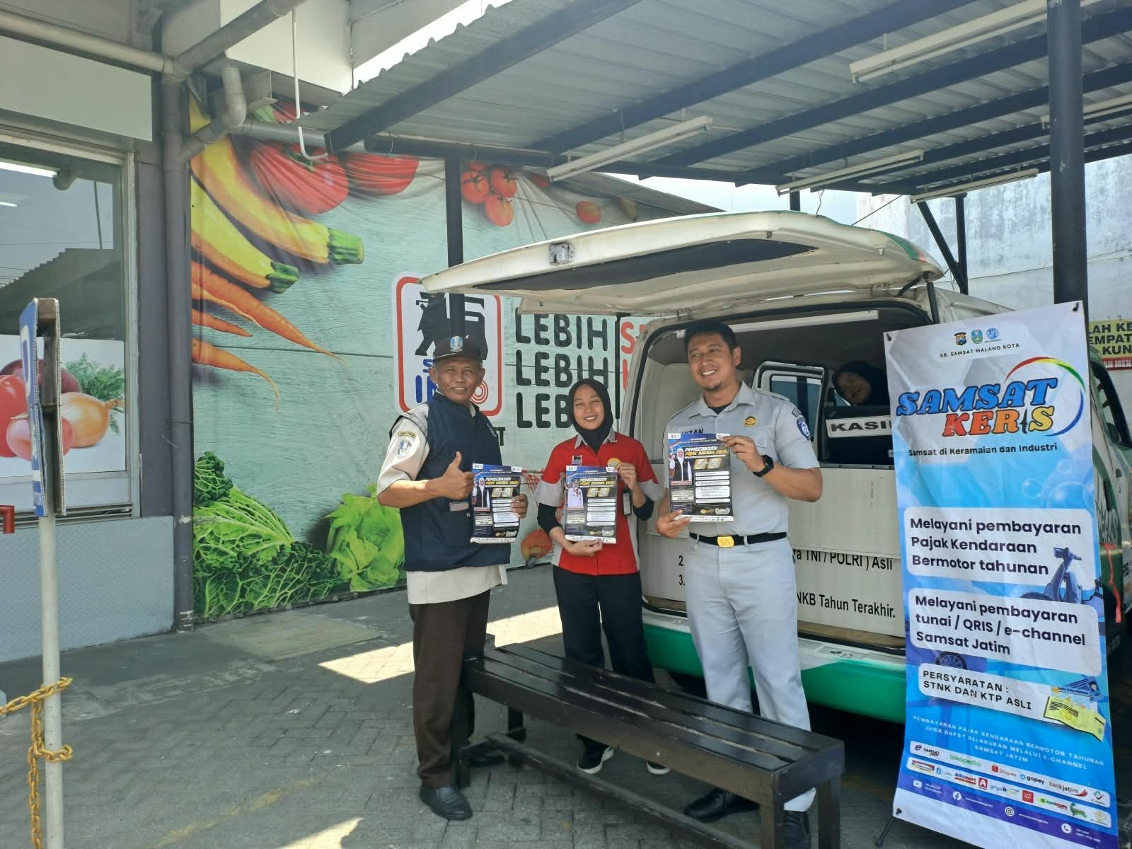 Samsat Keris Layani Wajib Pajak dan Sosialisasikan Pemutihan Pajak di Superindo Sulfat