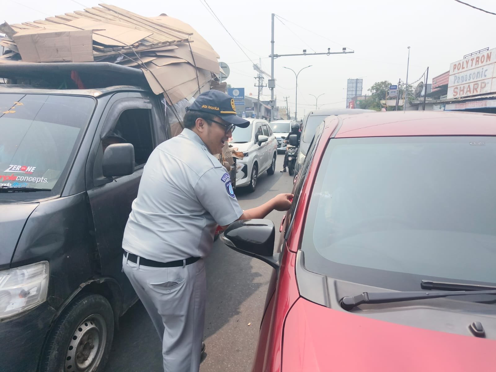 Sinergi Jasa Raharja Bogor dan Polres Bogor dalam Aksi Simpatik di Titik Rawan Laka Kecamatan Gunung Putri dan Cileungsi